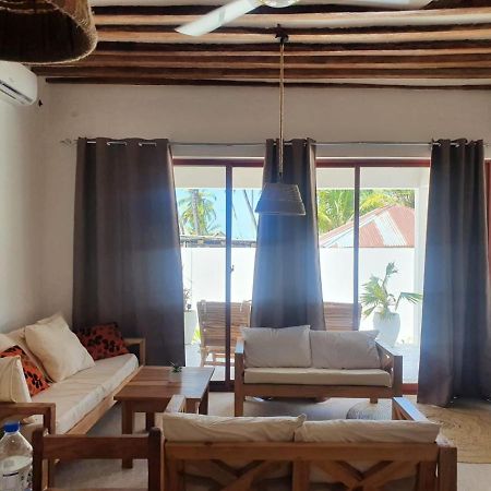 Moyo House Apartment Джамбиани Екстериор снимка